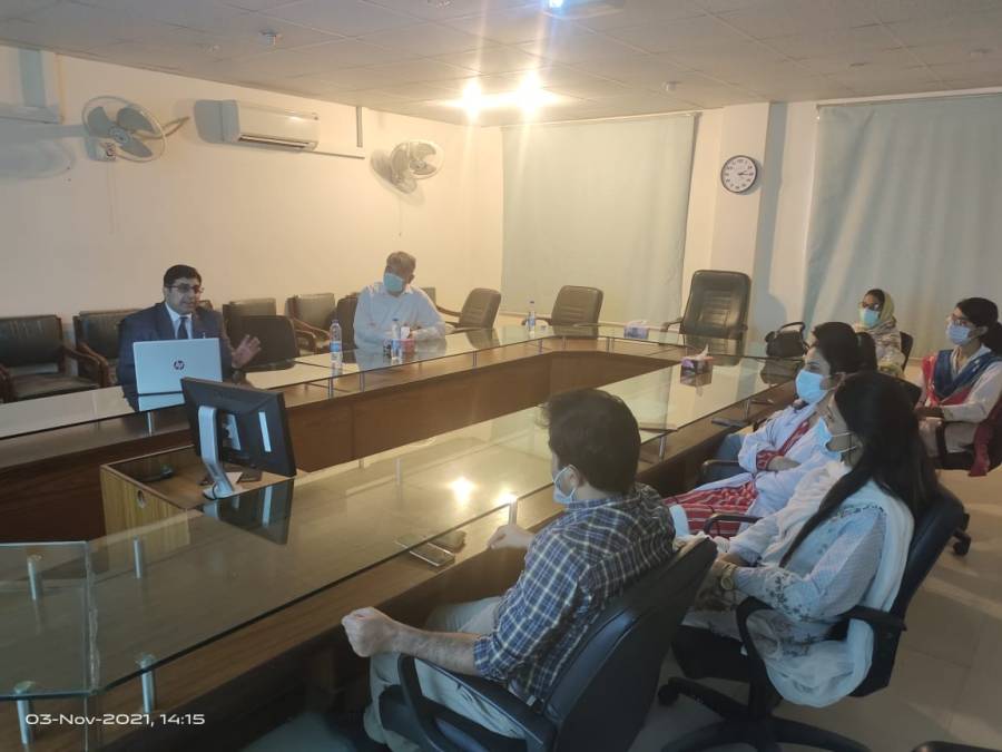 Dr Farhan Raza presents lecture on Research Proposal