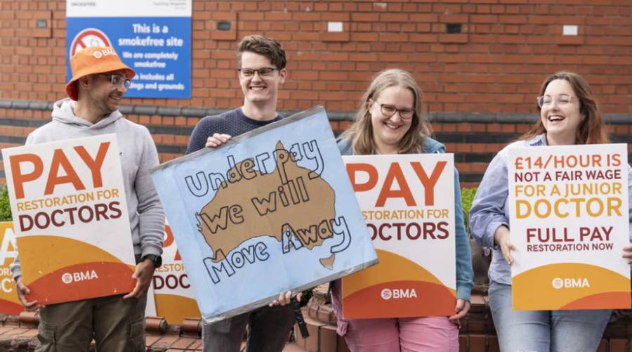 Junior British doctors’ strike for pay continues